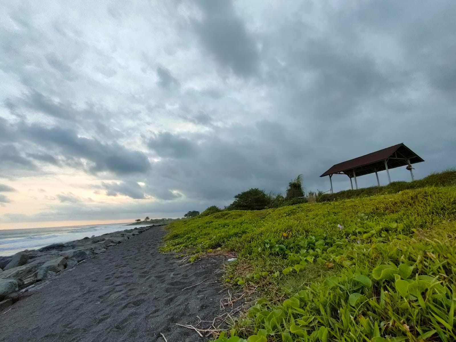 HANYA Bayar Setengah Harga Tanah Beachfront Pantai Kusamba Bali